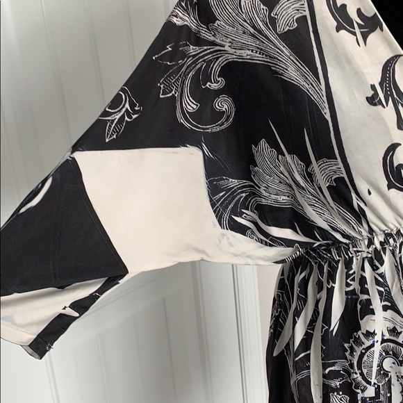 Cute Dress with Rhinestone accent in the front - Picture 4 of 8